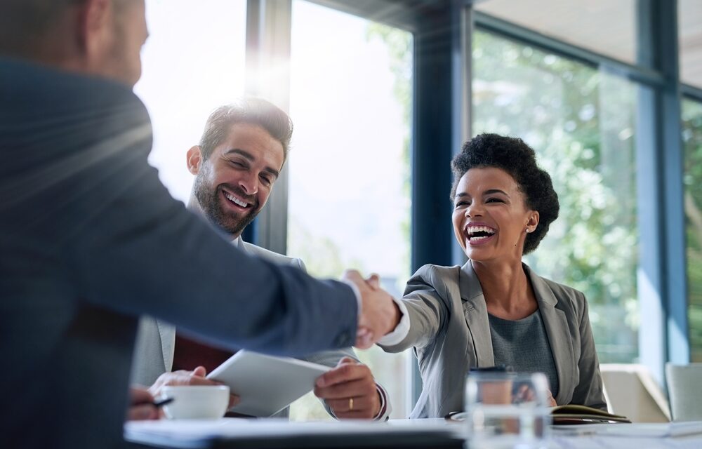 10 Body Language Tips to Nail Your Next Sales Presentation [Infographic]